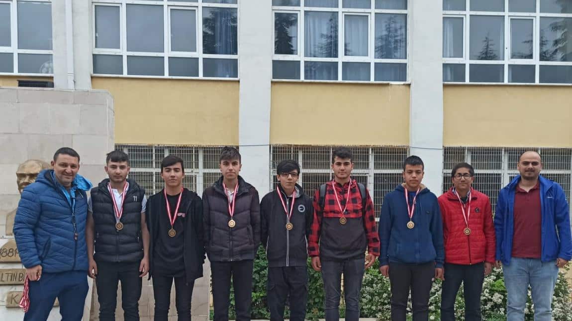 Futsal 1. 11 D öğrencileri madalyalarını aldı