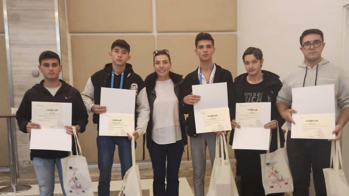 Erasmus Plus Projesi kapsamında öğrencilerimiz sertifikalarını aldılar. 
