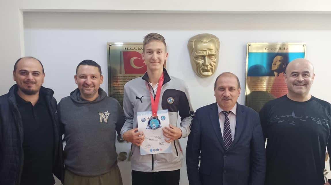 71 kg Full Contakt Kick Boks Dünya 2.si 10/A sınıfınfan Berkay Kavlak