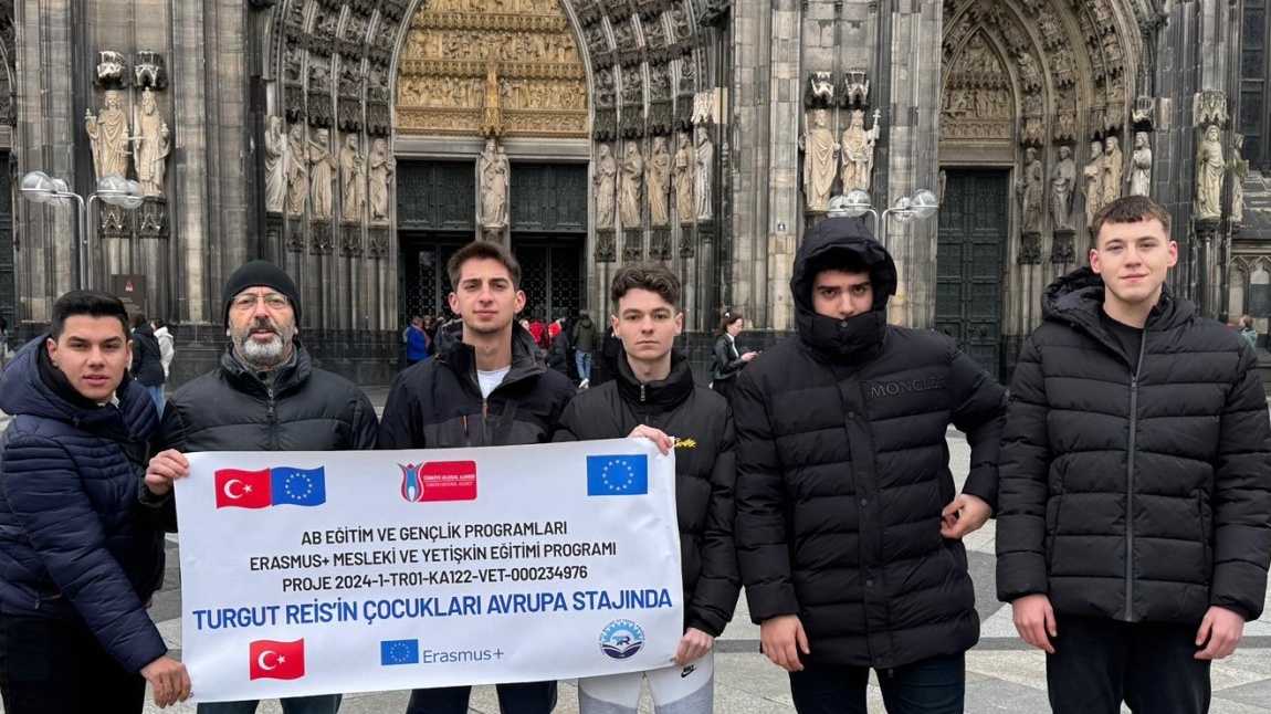 Okulumuz Metal Teknolojileri Bölümü Öğretmen ve Öğrencileri Yurtdışı Stajı için Almanya Köln'de.